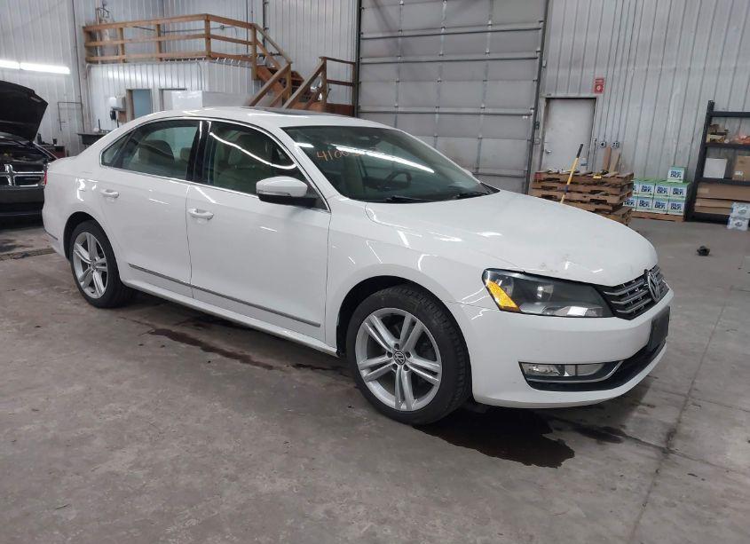 2014 Volkswagen Passat 2.0L TDI SEL PREMIUM (VIN 1VWCN7A36EC073554) main photo