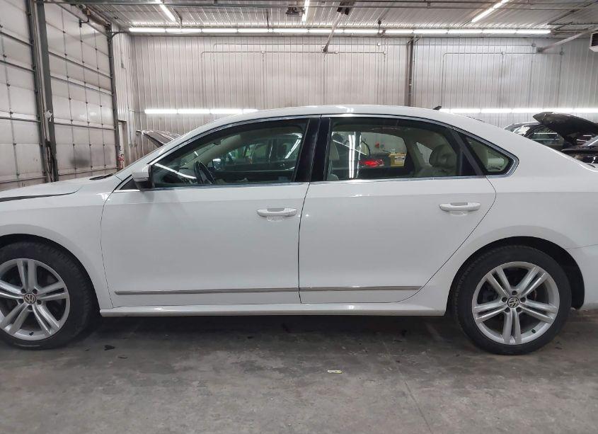 Photo 14 of 2014 Volkswagen Passat 2.0L TDI SEL PREMIUM (VIN 1VWCN7A36EC073554)