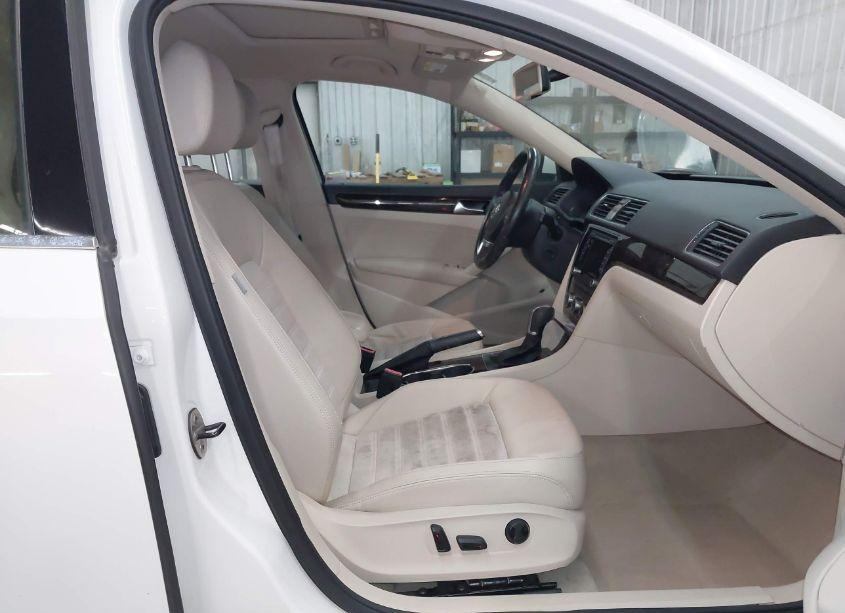 Photo 5 of 2014 Volkswagen Passat 2.0L TDI SEL PREMIUM (VIN 1VWCN7A36EC073554)