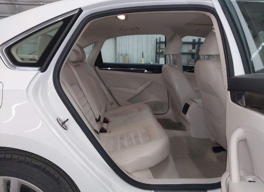 Photo 8 of 2014 Volkswagen Passat 2.0L TDI SEL PREMIUM (VIN 1VWCN7A36EC073554)