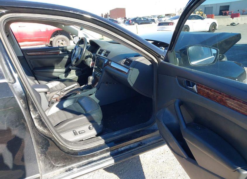 Photo 5 of 2013 Volkswagen Passat 2.0L TDI SEL PREMIUM (VIN 1VWCN7A37DC123781)