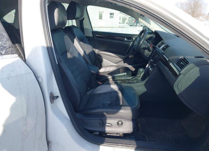 Photo 5 of 2014 Volkswagen Passat 2.0L TDI SEL PREMIUM (VIN 1VWCN7A37EC041521)