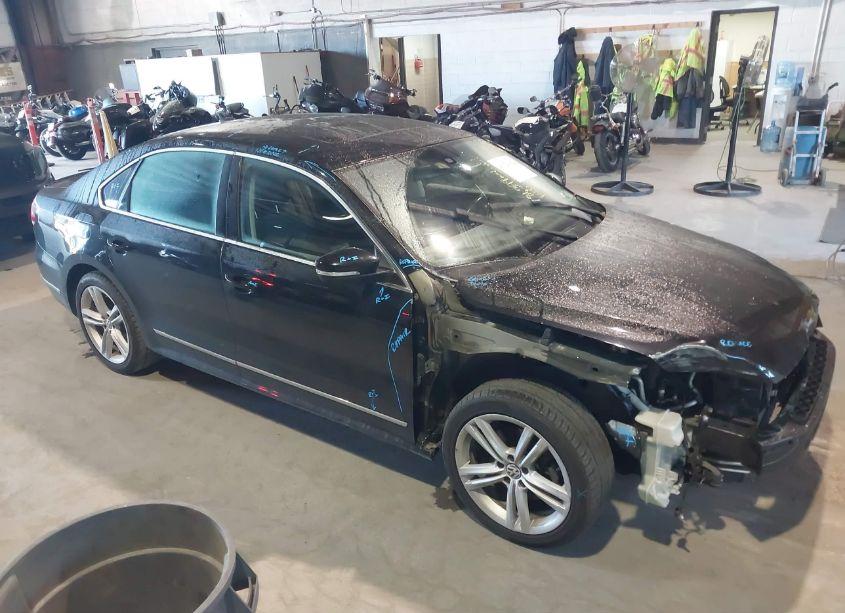 2014 Volkswagen Passat 2.0L TDI SEL PREMIUM (VIN 1VWCN7A37EC117173) main photo