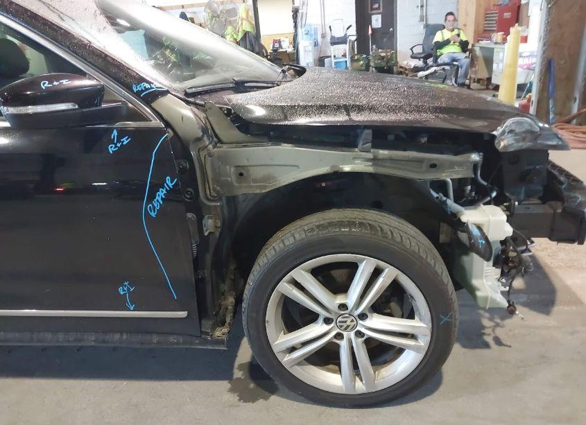 Photo 12 of 2014 Volkswagen Passat 2.0L TDI SEL PREMIUM (VIN 1VWCN7A37EC117173)