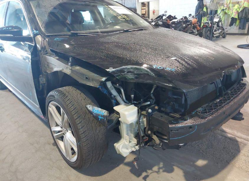 Photo 6 of 2014 Volkswagen Passat 2.0L TDI SEL PREMIUM (VIN 1VWCN7A37EC117173)