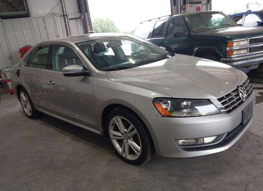 2013 Volkswagen Passat 2.0L TDI SEL PREMIUM (VIN 1VWCN7A38DC020417) main photo