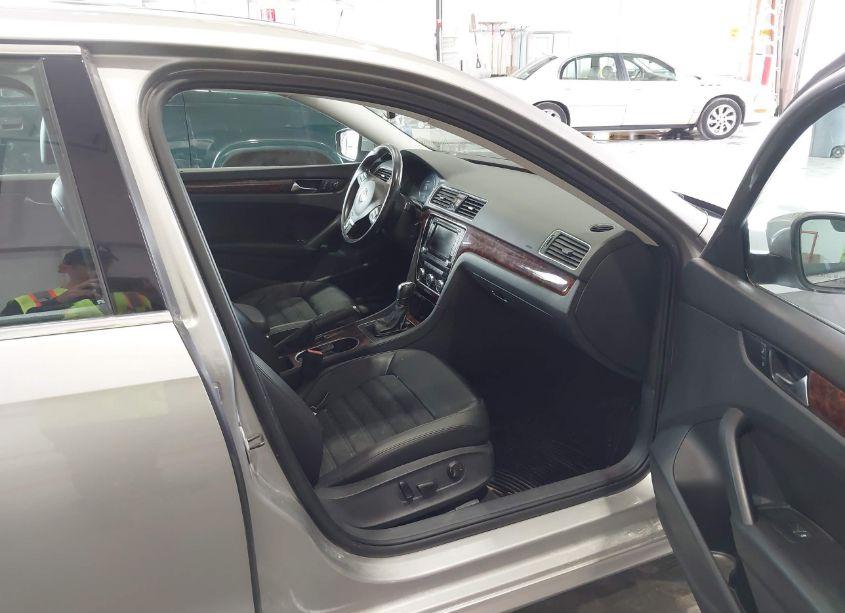 Photo 5 of 2013 Volkswagen Passat 2.0L TDI SEL PREMIUM (VIN 1VWCN7A38DC020417)