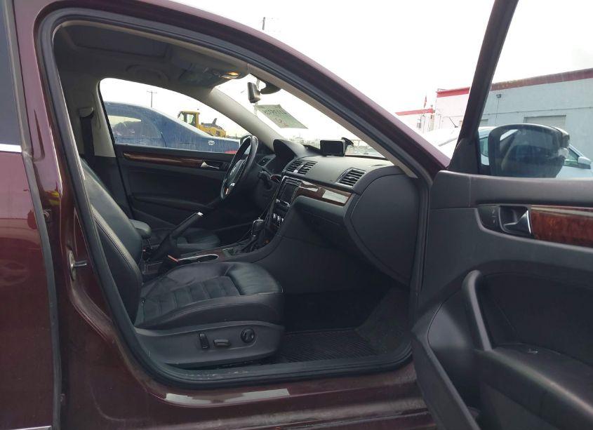 Photo 5 of 2013 Volkswagen Passat 2.0L TDI SEL PREMIUM (VIN 1VWCN7A38DC093187)