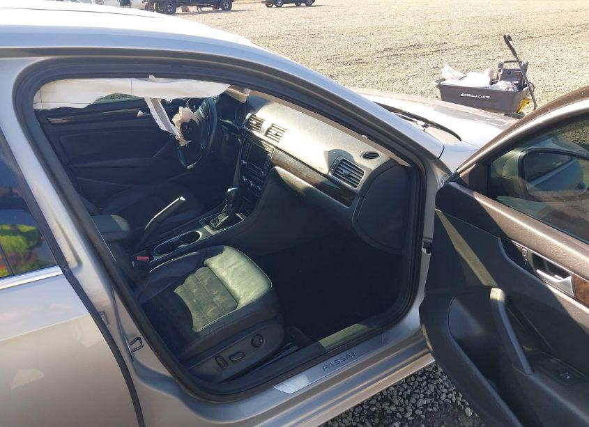 Photo 5 of 2014 Volkswagen Passat 2.0L TDI SEL PREMIUM (VIN 1VWCN7A38EC103721)