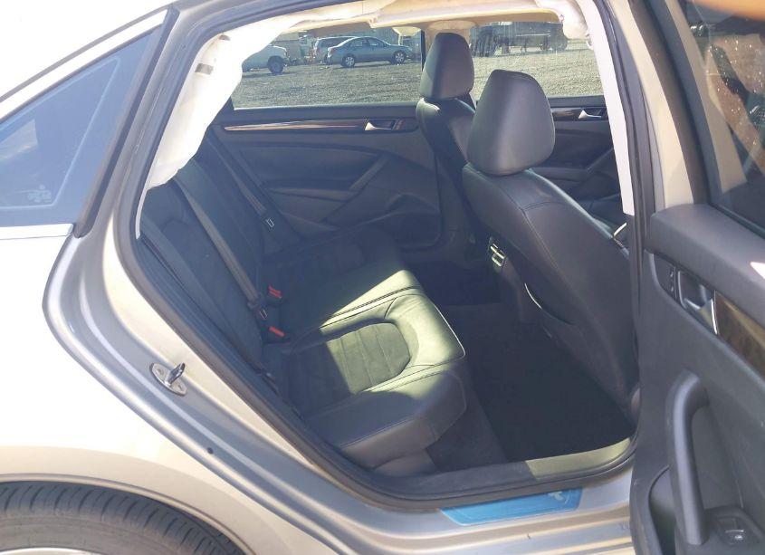 Photo 8 of 2014 Volkswagen Passat 2.0L TDI SEL PREMIUM (VIN 1VWCN7A38EC103721)