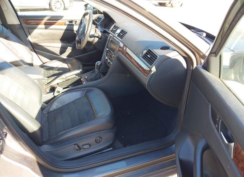 Photo 5 of 2012 Volkswagen Passat 2.0L TDI SEL PREMIUM (VIN 1VWCN7A39CC043073)