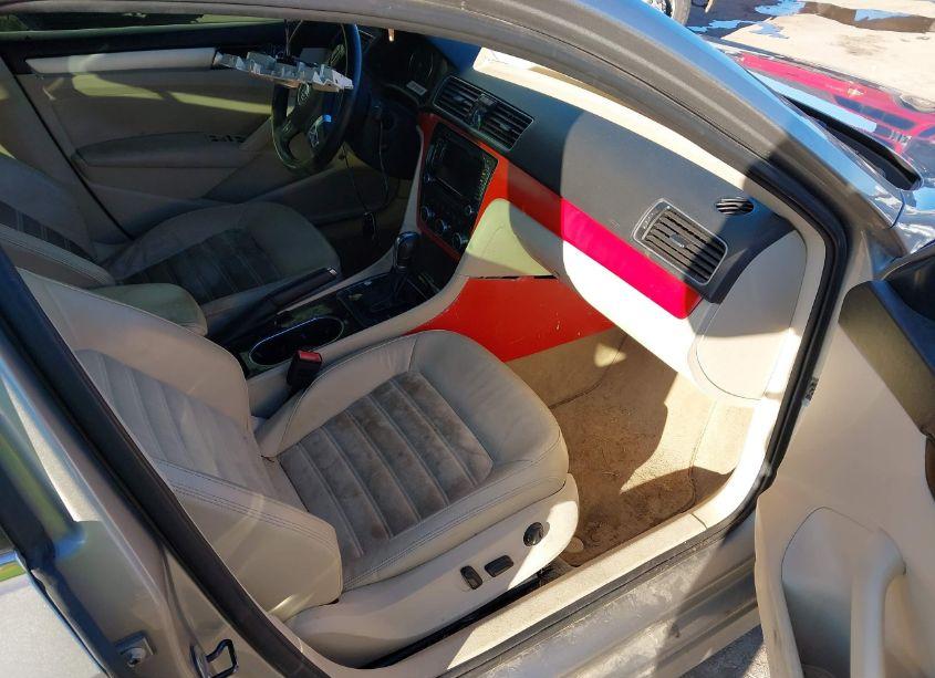 Photo 5 of 2014 Volkswagen Passat 2.0L TDI SEL PREMIUM (VIN 1VWCN7A39EC028740)