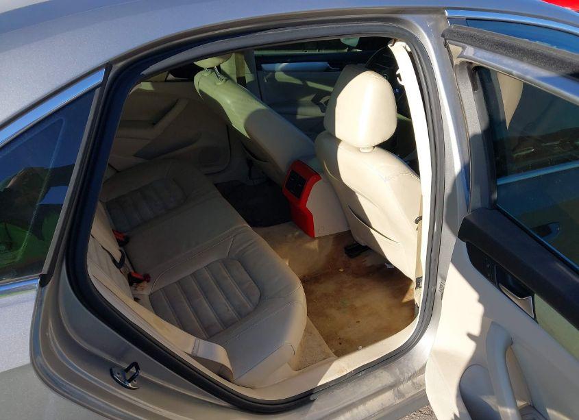 Photo 8 of 2014 Volkswagen Passat 2.0L TDI SEL PREMIUM (VIN 1VWCN7A39EC028740)