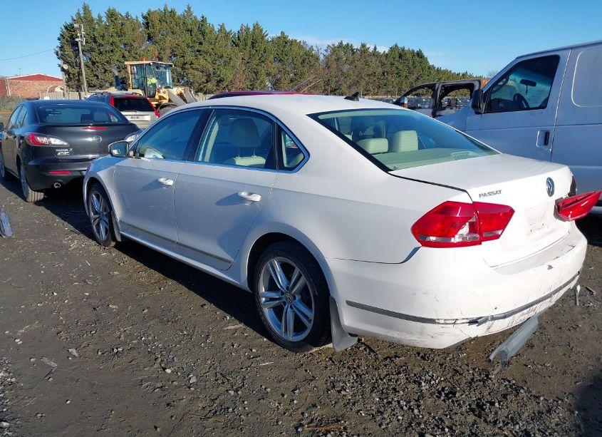 Photo 3 of 2014 Volkswagen Passat 2.0L TDI SEL PREMIUM (VIN 1VWCN7A39EC036840)