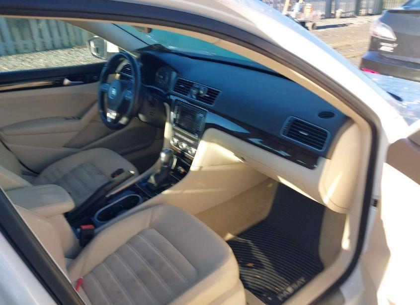 Photo 5 of 2014 Volkswagen Passat 2.0L TDI SEL PREMIUM (VIN 1VWCN7A39EC036840)