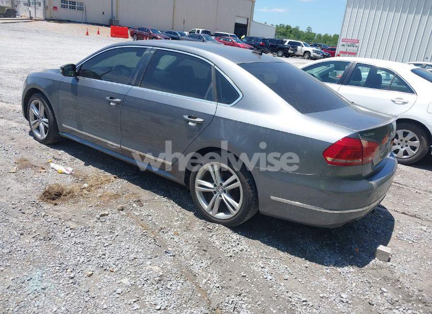 Photo 3 of 2014 Volkswagen Passat 2.0L TDI SEL PREMIUM (VIN 1VWCN7A39EC038944)