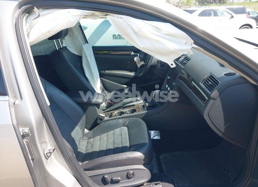 Photo 5 of 2014 Volkswagen Passat 2.0L TDI SEL PREMIUM (VIN 1VWCN7A39EC068249)