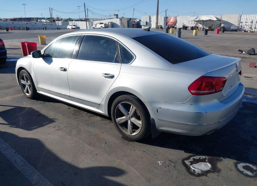 Photo 3 of 2013 Volkswagen Passat 2.0L TDI SEL PREMIUM (VIN 1VWCN7A3XDC024484)