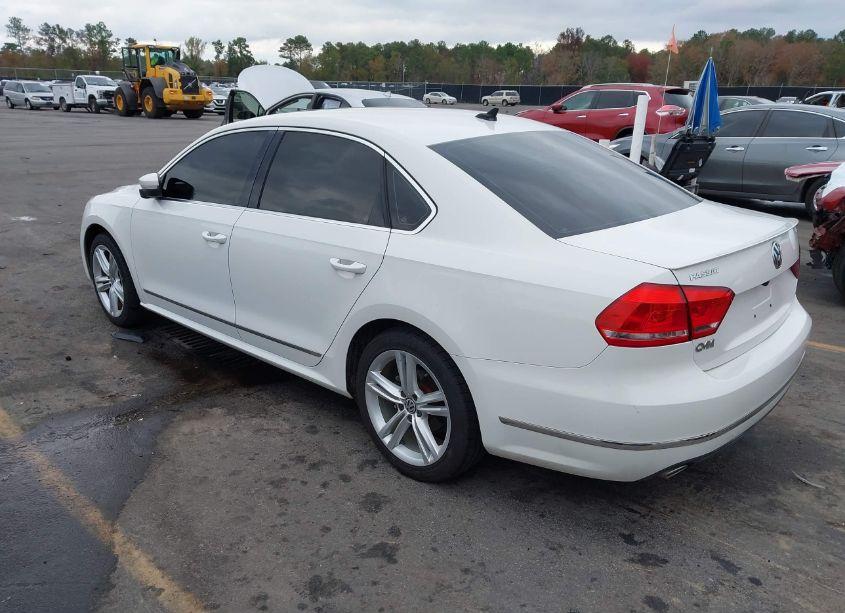 Photo 3 of 2014 Volkswagen Passat 2.0L TDI SEL PREMIUM (VIN 1VWCN7A3XEC020775)