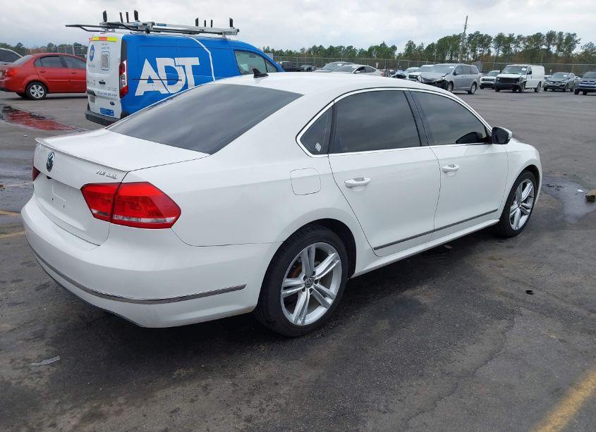 Photo 4 of 2014 Volkswagen Passat 2.0L TDI SEL PREMIUM (VIN 1VWCN7A3XEC020775)