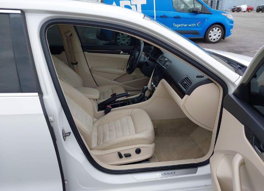 Photo 5 of 2014 Volkswagen Passat 2.0L TDI SEL PREMIUM (VIN 1VWCN7A3XEC020775)