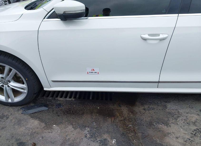 Photo 6 of 2014 Volkswagen Passat 2.0L TDI SEL PREMIUM (VIN 1VWCN7A3XEC020775)