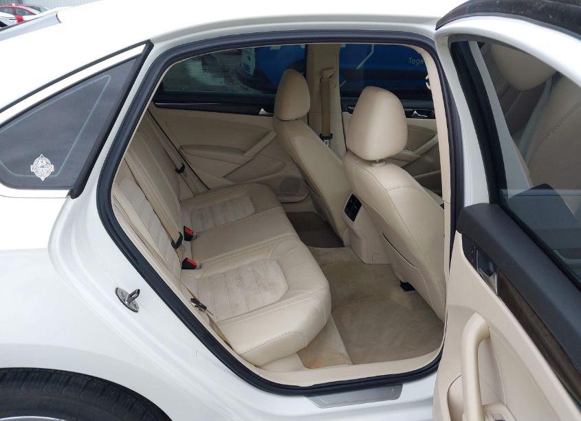 Photo 8 of 2014 Volkswagen Passat 2.0L TDI SEL PREMIUM (VIN 1VWCN7A3XEC020775)