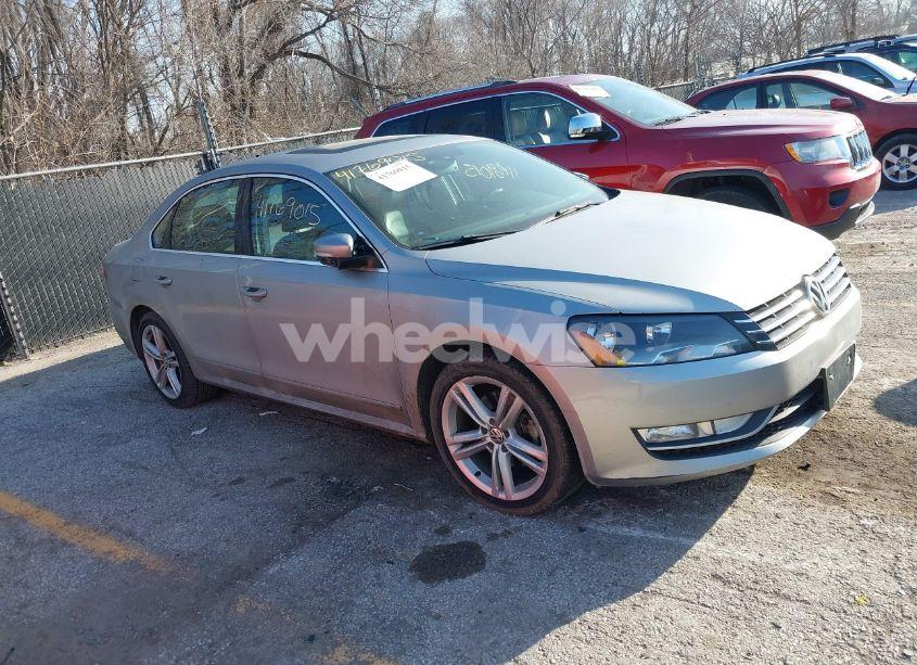 2014 Volkswagen Passat 2.0L TDI SEL PREMIUM (VIN 1VWCN7A3XEC055591) main photo