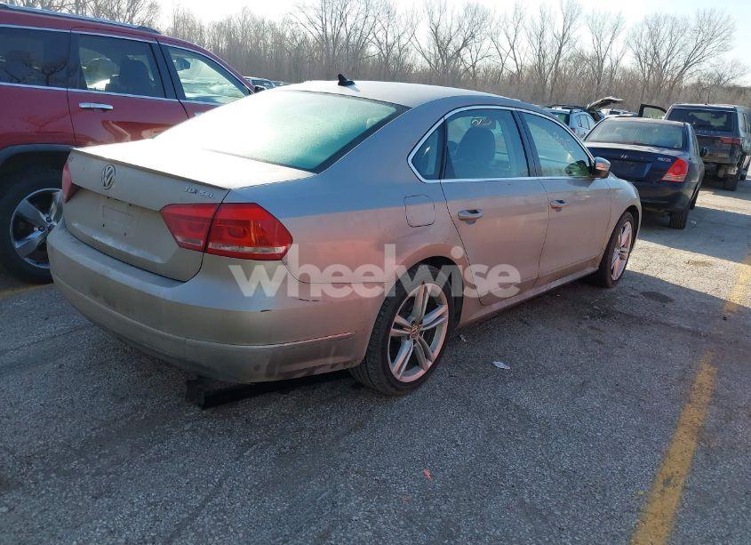 Photo 4 of 2014 Volkswagen Passat 2.0L TDI SEL PREMIUM (VIN 1VWCN7A3XEC055591)
