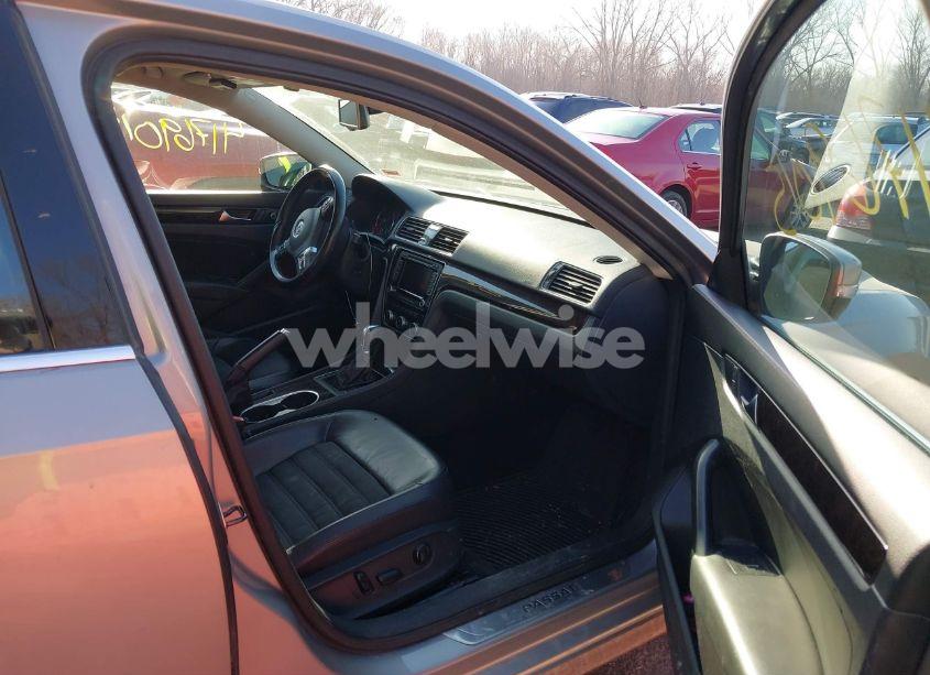 Photo 5 of 2014 Volkswagen Passat 2.0L TDI SEL PREMIUM (VIN 1VWCN7A3XEC055591)