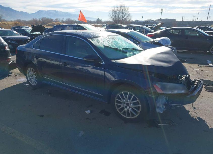 2012 Volkswagen Passat 2.5L SEL (VIN 1VWCP7A30CC022820) main photo