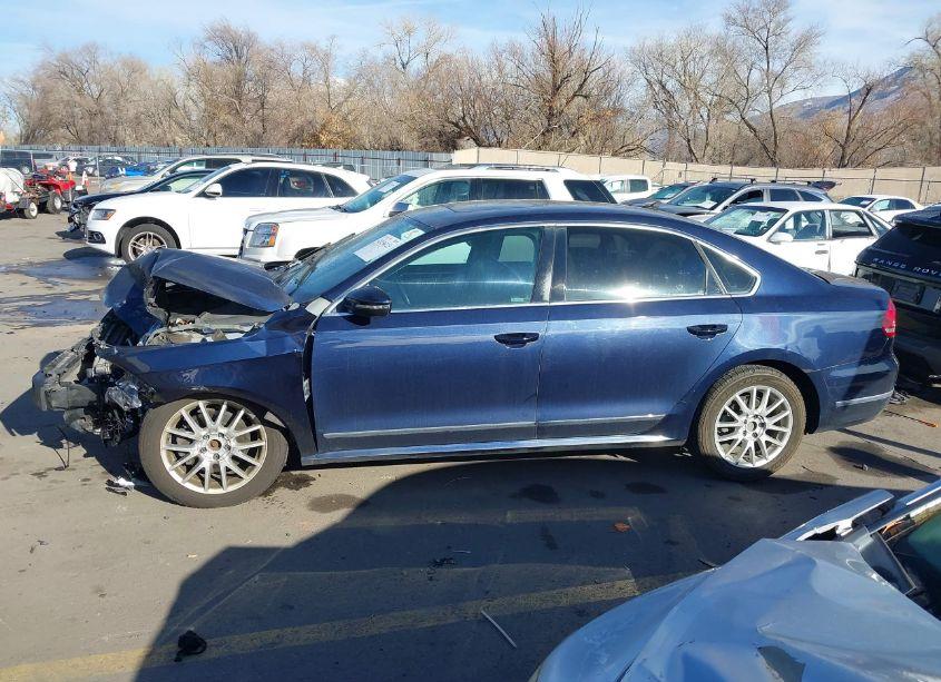 Photo 14 of 2012 Volkswagen Passat 2.5L SEL (VIN 1VWCP7A30CC022820)