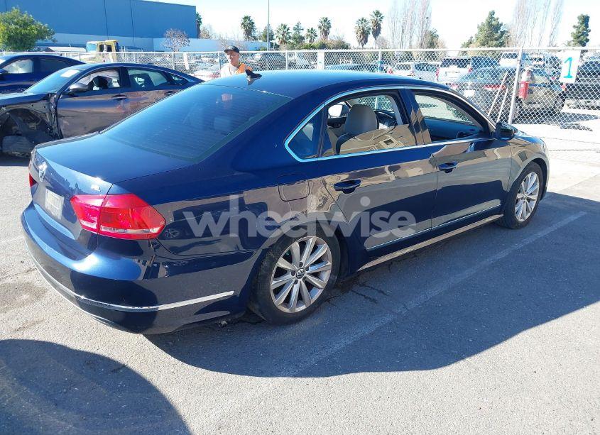 Photo 4 of 2012 Volkswagen Passat 2.5L SEL (VIN 1VWCP7A31CC082086)
