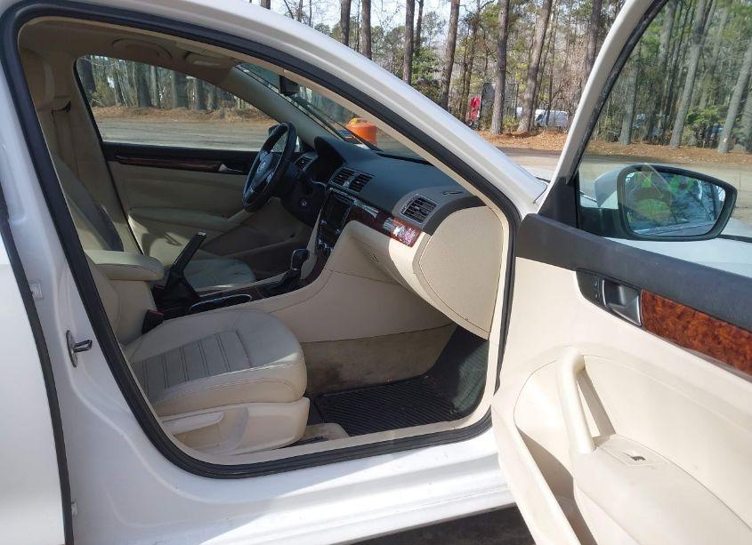 Photo 5 of 2013 Volkswagen Passat 2.5L SEL (VIN 1VWCP7A31DC104959)