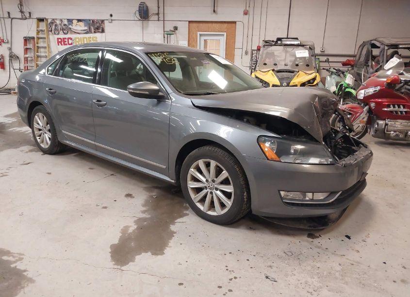 2012 Volkswagen Passat 2.5L SEL PREMIUM (VIN 1VWCP7A32CC082680) main photo