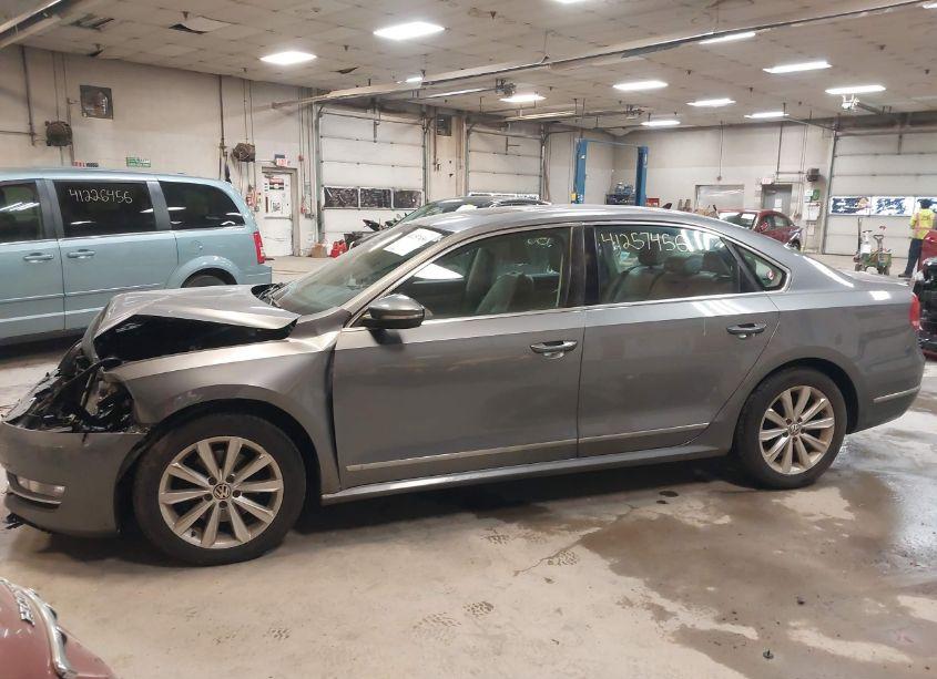 Photo 12 of 2012 Volkswagen Passat 2.5L SEL PREMIUM (VIN 1VWCP7A32CC082680)