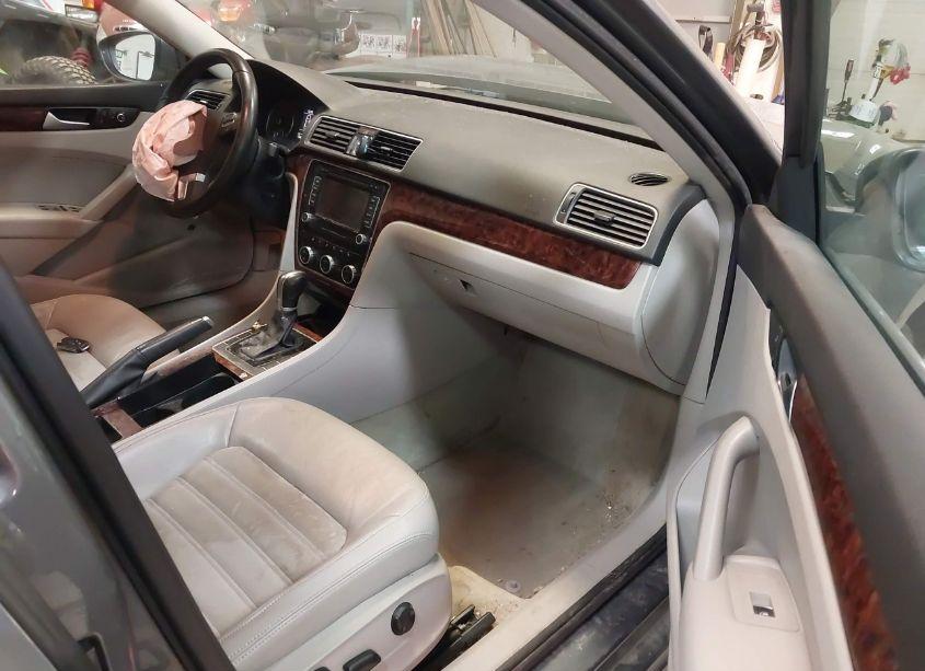 Photo 5 of 2012 Volkswagen Passat 2.5L SEL PREMIUM (VIN 1VWCP7A32CC082680)