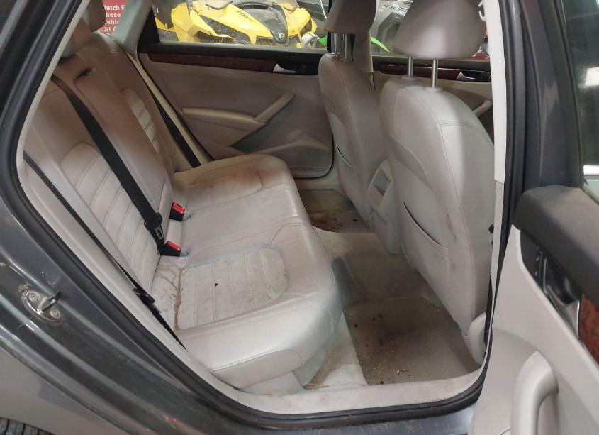 Photo 8 of 2012 Volkswagen Passat 2.5L SEL PREMIUM (VIN 1VWCP7A32CC082680)
