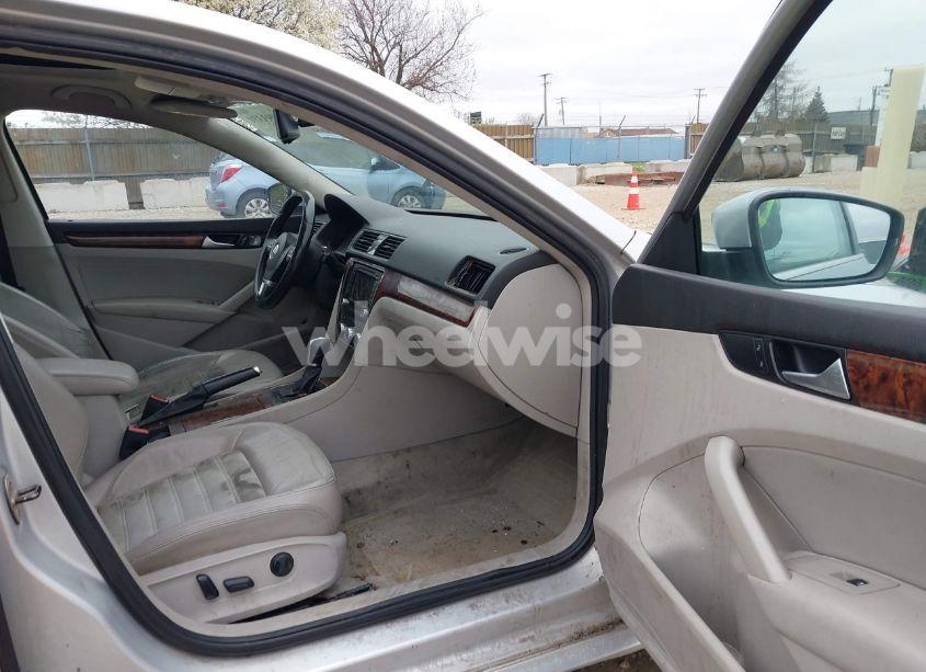 Photo 5 of 2012 Volkswagen Passat 2.5L SEL PREMIUM (VIN 1VWCP7A34CC079912)