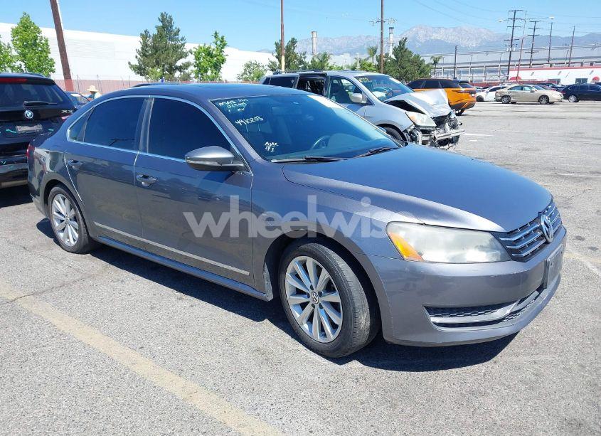 2012 Volkswagen Passat 2.5L SEL (VIN 1VWCP7A35CC029004) main photo