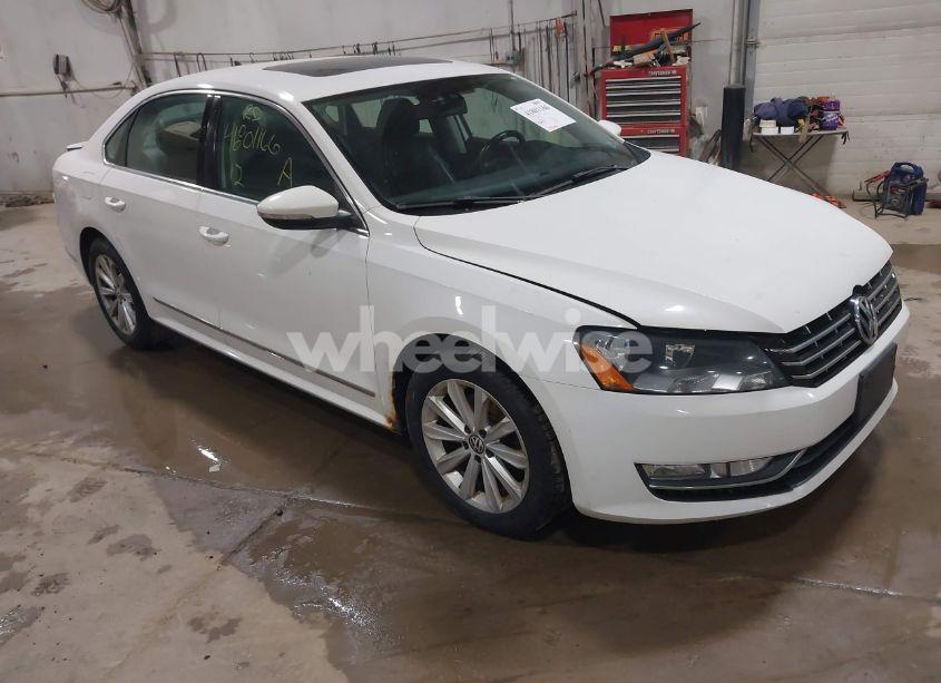 2012 Volkswagen Passat 2.5L SEL PREMIUM (VIN 1VWCP7A35CC104882) main photo