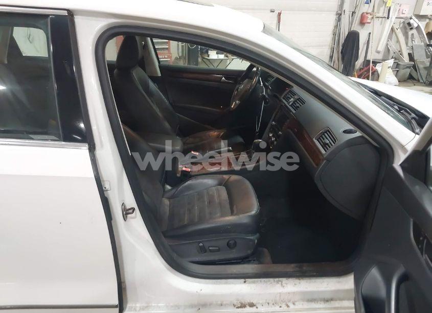 Photo 5 of 2012 Volkswagen Passat 2.5L SEL PREMIUM (VIN 1VWCP7A35CC104882)