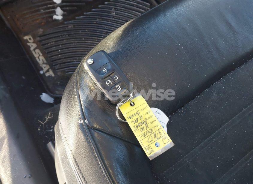 Photo 11 of 2012 Volkswagen Passat 2.5L SEL PREMIUM (VIN 1VWCP7A37CC105810)