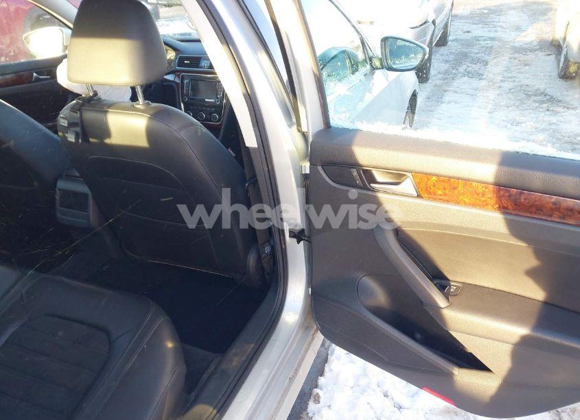 Photo 8 of 2012 Volkswagen Passat 2.5L SEL PREMIUM (VIN 1VWCP7A37CC105810)