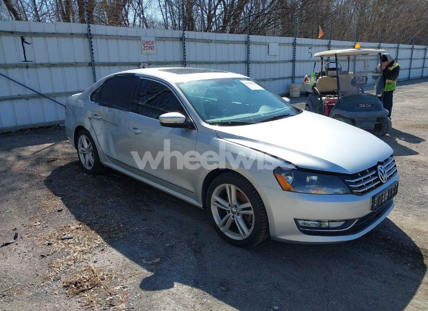 2014 Volkswagen Passat 1.8T SEL PREMIUM (VIN 1VWCS7A30EC033494) main photo