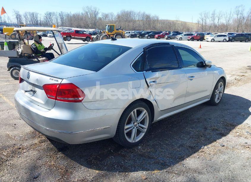 Photo 4 of 2014 Volkswagen Passat 1.8T SEL PREMIUM (VIN 1VWCS7A30EC033494)