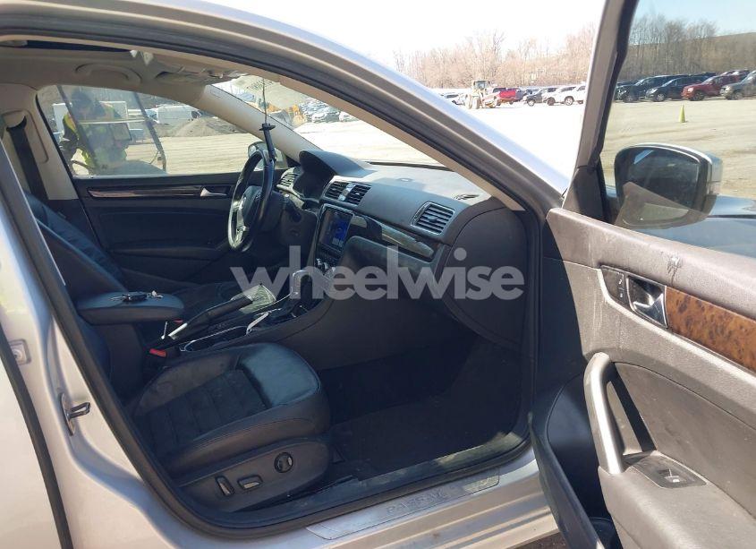 Photo 5 of 2014 Volkswagen Passat 1.8T SEL PREMIUM (VIN 1VWCS7A30EC033494)