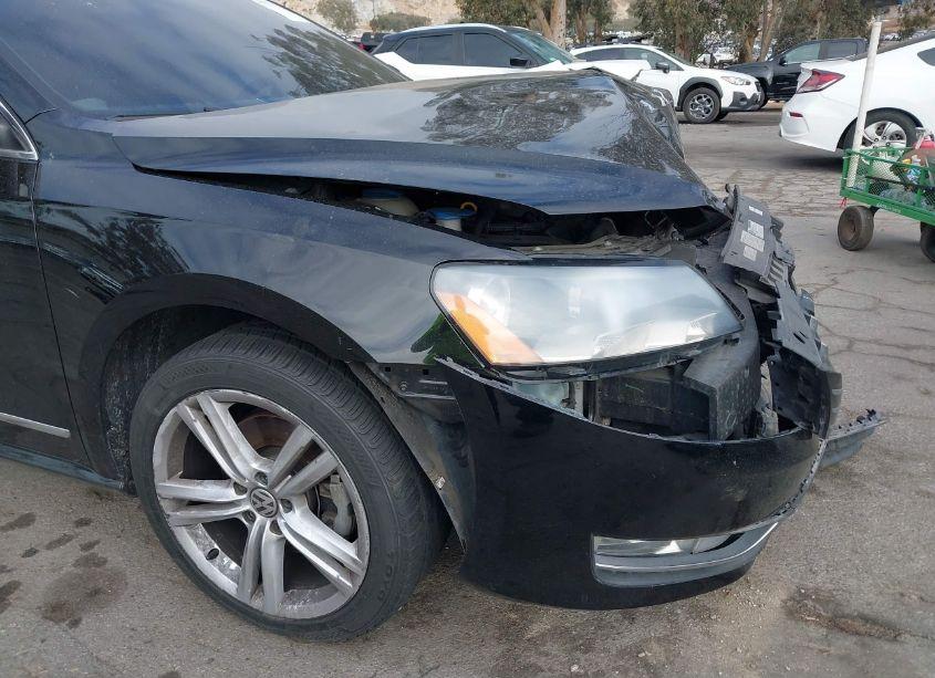 Photo 13 of 2014 Volkswagen Passat 1.8T SEL PREMIUM (VIN 1VWCS7A31EC084857)