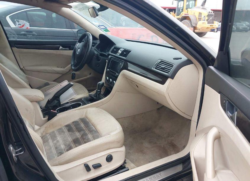 Photo 5 of 2014 Volkswagen Passat 1.8T SEL PREMIUM (VIN 1VWCS7A32EC019791)