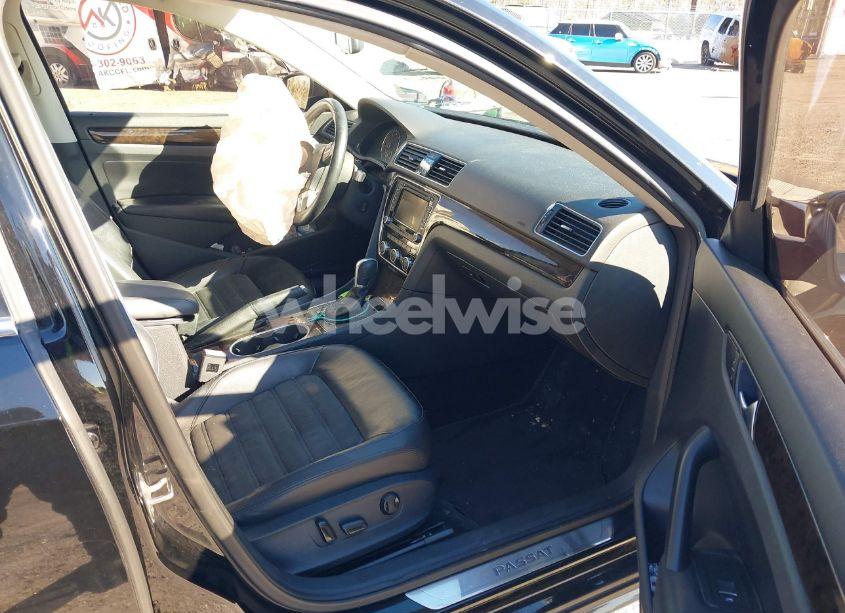 Photo 5 of 2015 Volkswagen Passat 1.8T SEL PREMIUM (VIN 1VWCS7A32FC048967)